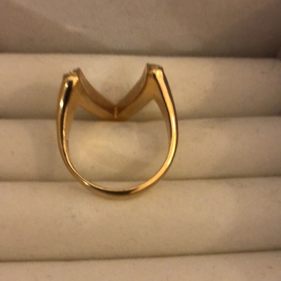 VTG Gold Tone Large V crystals that stand out to make this more noticeable SZ 8 - Picture 7 of 8